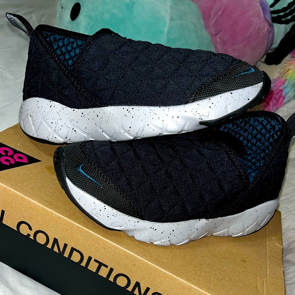 NIKE ACG MOC 3.0 SIZE 6.5 Women / 5 Mens